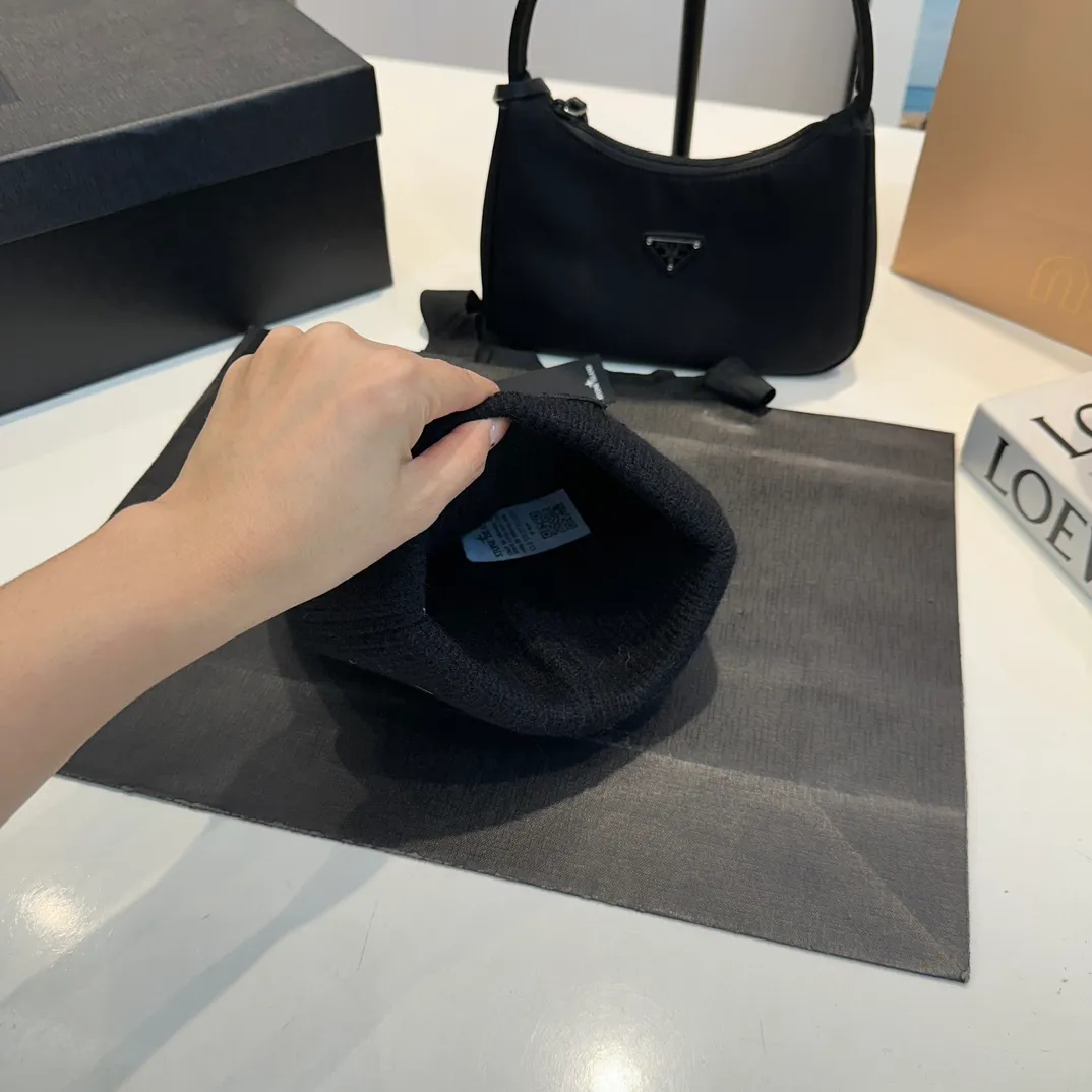 P60 Trendy brand Stone Island STONE classic popular cashmere wool knitted hat New autumn and winter cashmere woolen hat, men and women cold hat, Little Red Riding Hood popular style